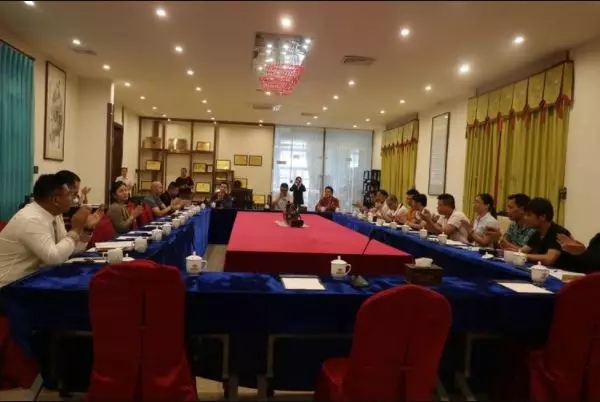石基鎮(zhèn)個私協(xié)會全體理事鼓掌通過 石基鎮(zhèn)個私協(xié)會全體理事鼓掌通過